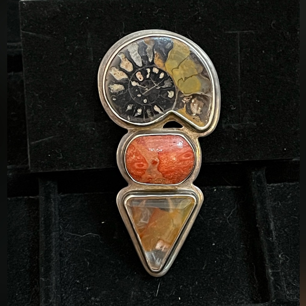 Vintage artisan sterling silver ammonite coral & agate pendant brooch Elligators